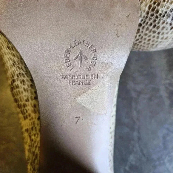 Snake Embossed Block Heel Pumps (sz 9.5) 100% Leather - Picture 8 of 9